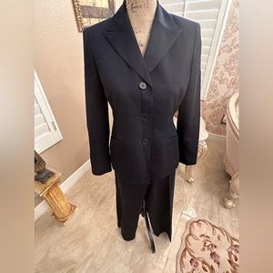 Sold Anne sold Klein sold 2 piece suit size 4